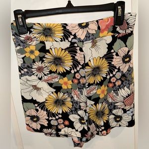 Stretchy/Comfortable Floral Shorts